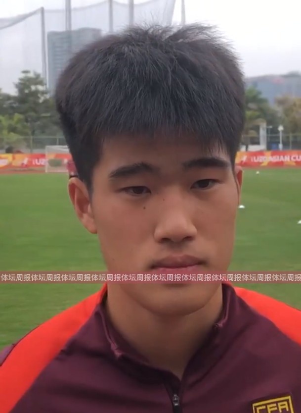 U20國(guó)足球員彭嘯：首戰(zhàn)獲勝樹立很大信心，下半場(chǎng)沒發(fā)揮出水平