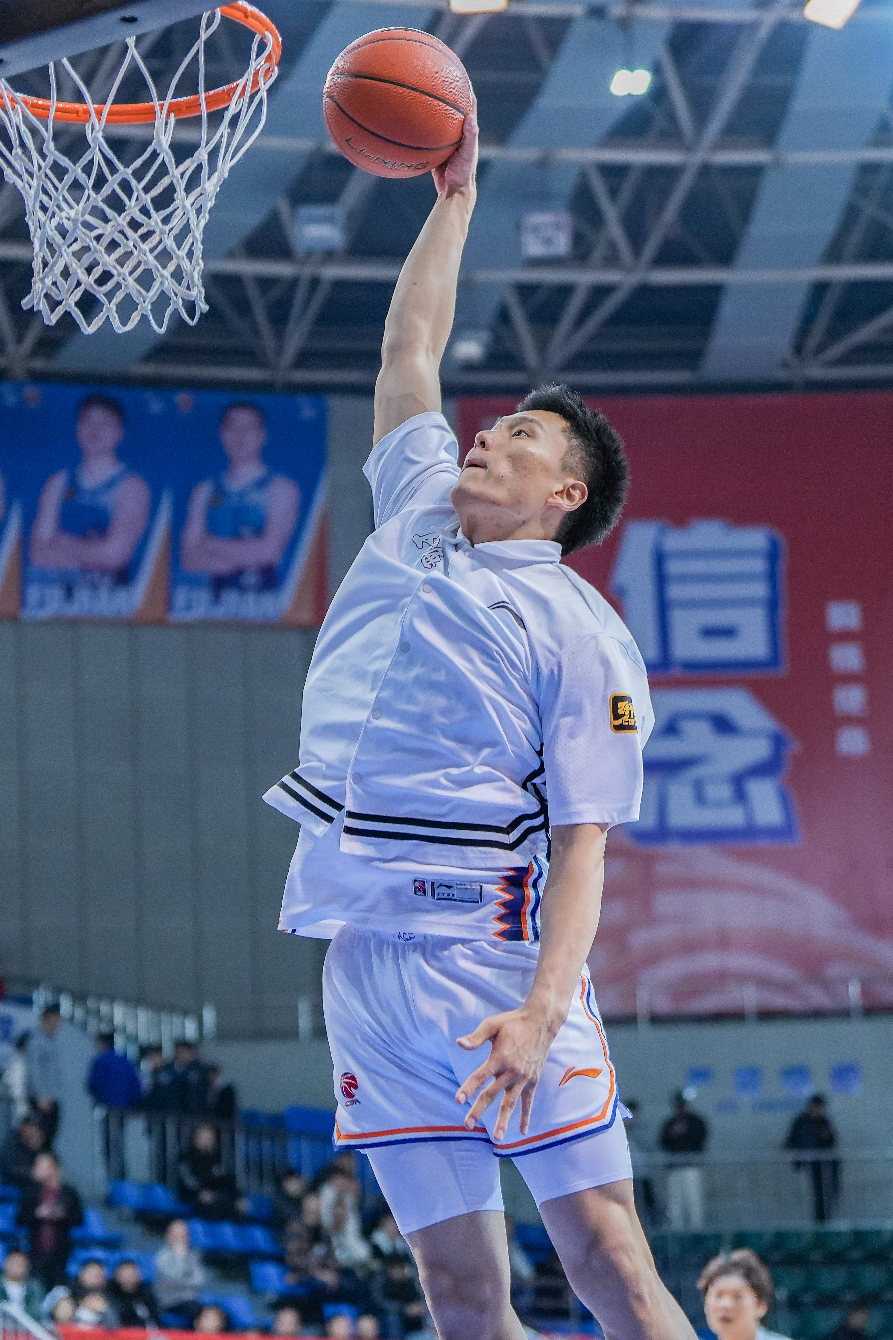  持續(xù)漲球！上海男籃“李花”組合—李弘權(quán)、李添榮