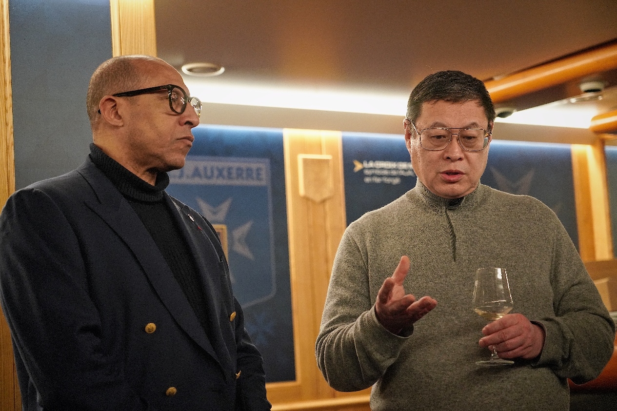  法國足協(xié)主席迪亞洛做客歐塞爾，并與董事會主席周云杰會晤