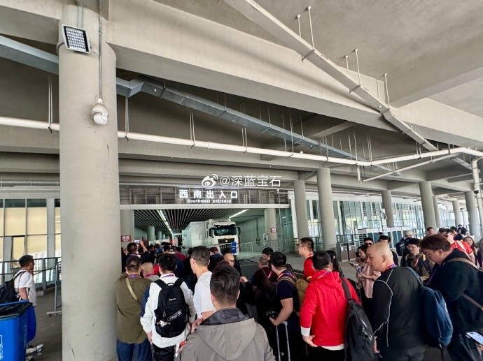  盛況空前！記者曬照：距離中澳之戰(zhàn)還有三小時，現(xiàn)場記者已超百名