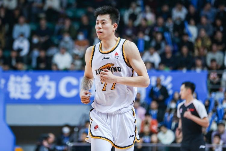  復(fù)出還要找狀態(tài)！張鎮(zhèn)麟半場6中1僅拿2分1板4助1斷