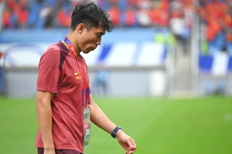  滬媒：單后腰讓國足防守承受更大壓力，若鄭智沒退役或能勝任