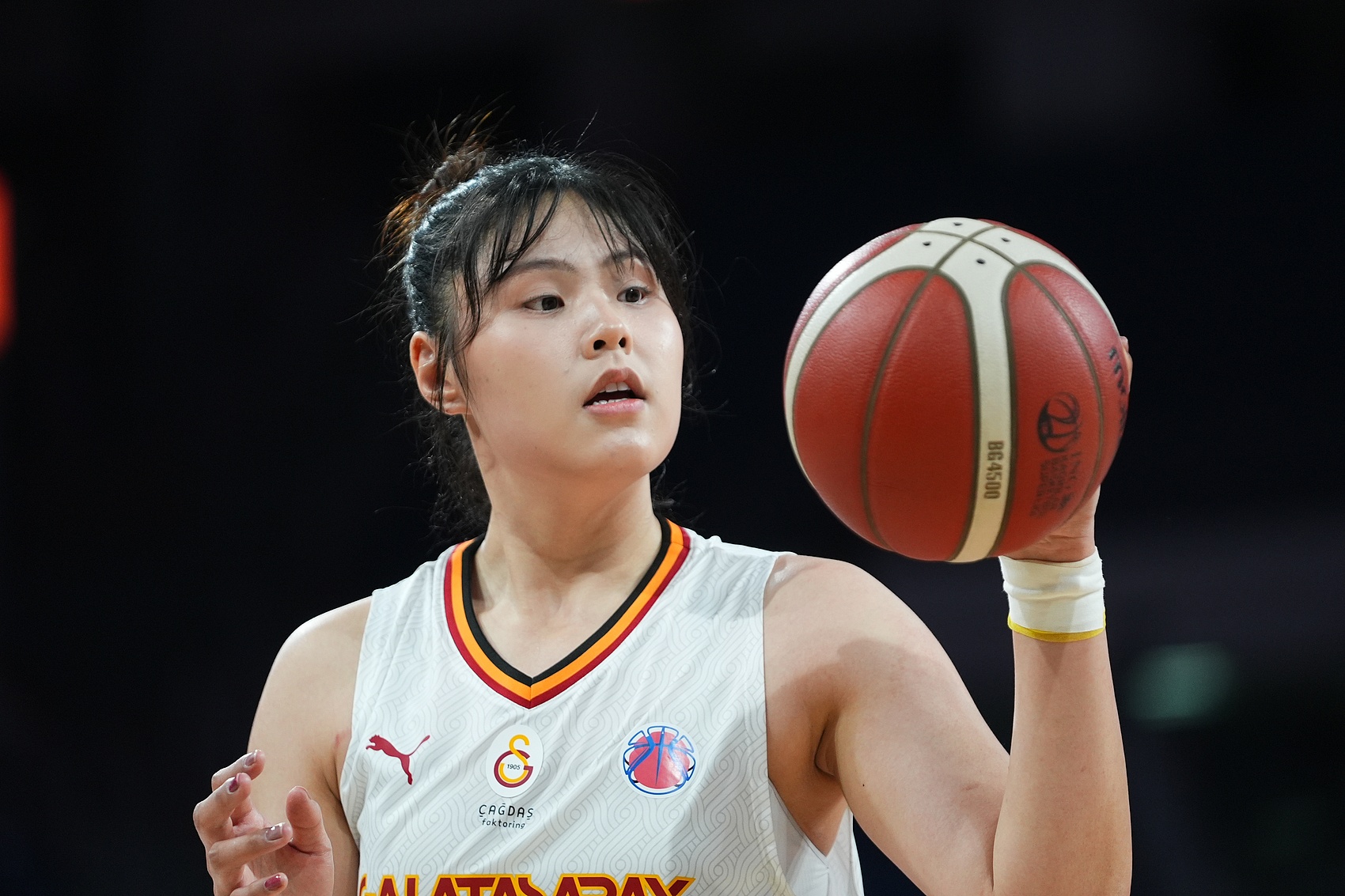  穩(wěn)定高效！李月汝9中6得到18分10板1助2斷1帽 罰球6中6
