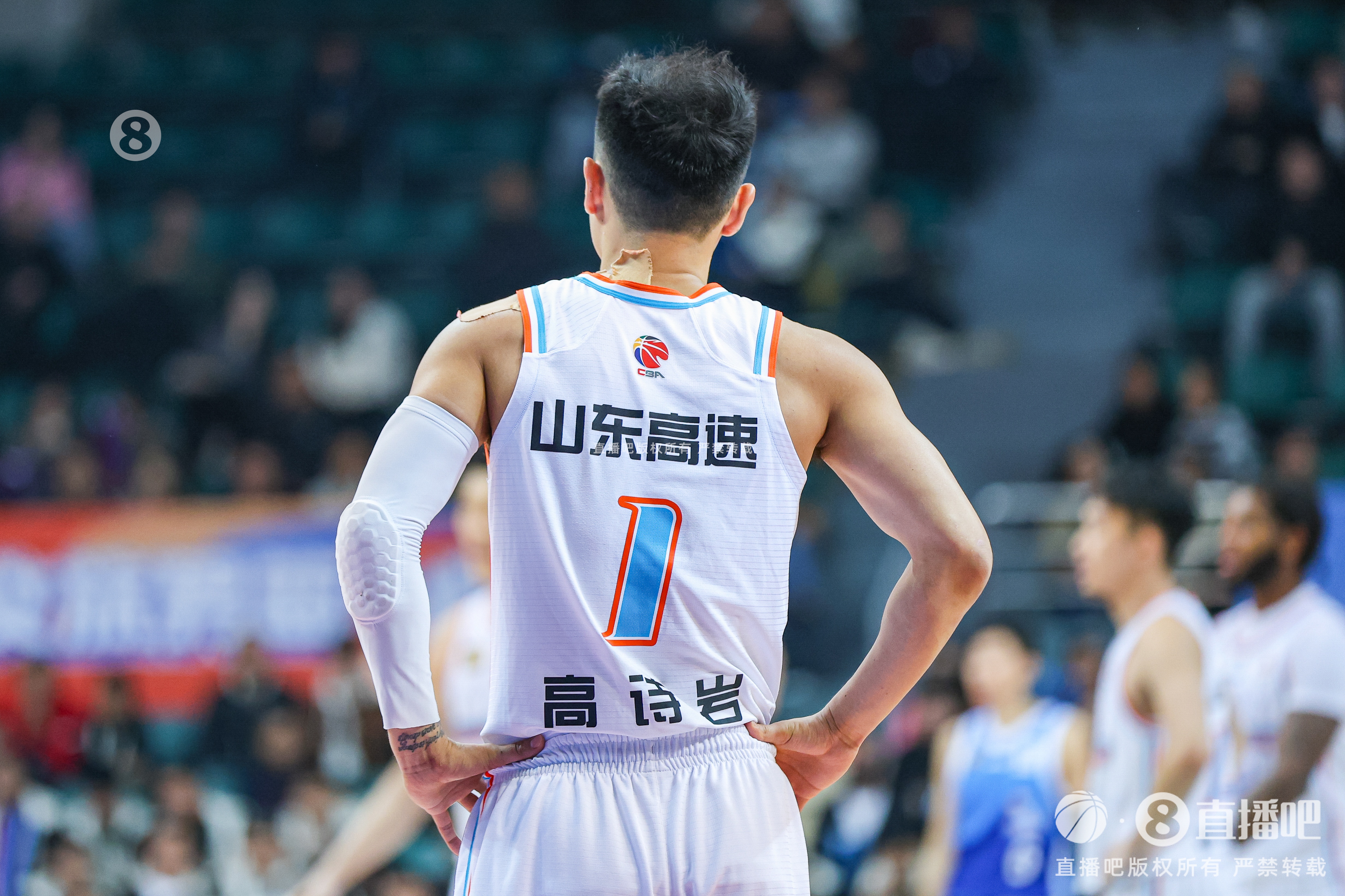  慢熱！首節(jié)山東落后四川1分 全隊首發(fā)5人單節(jié)合計僅拿到3分