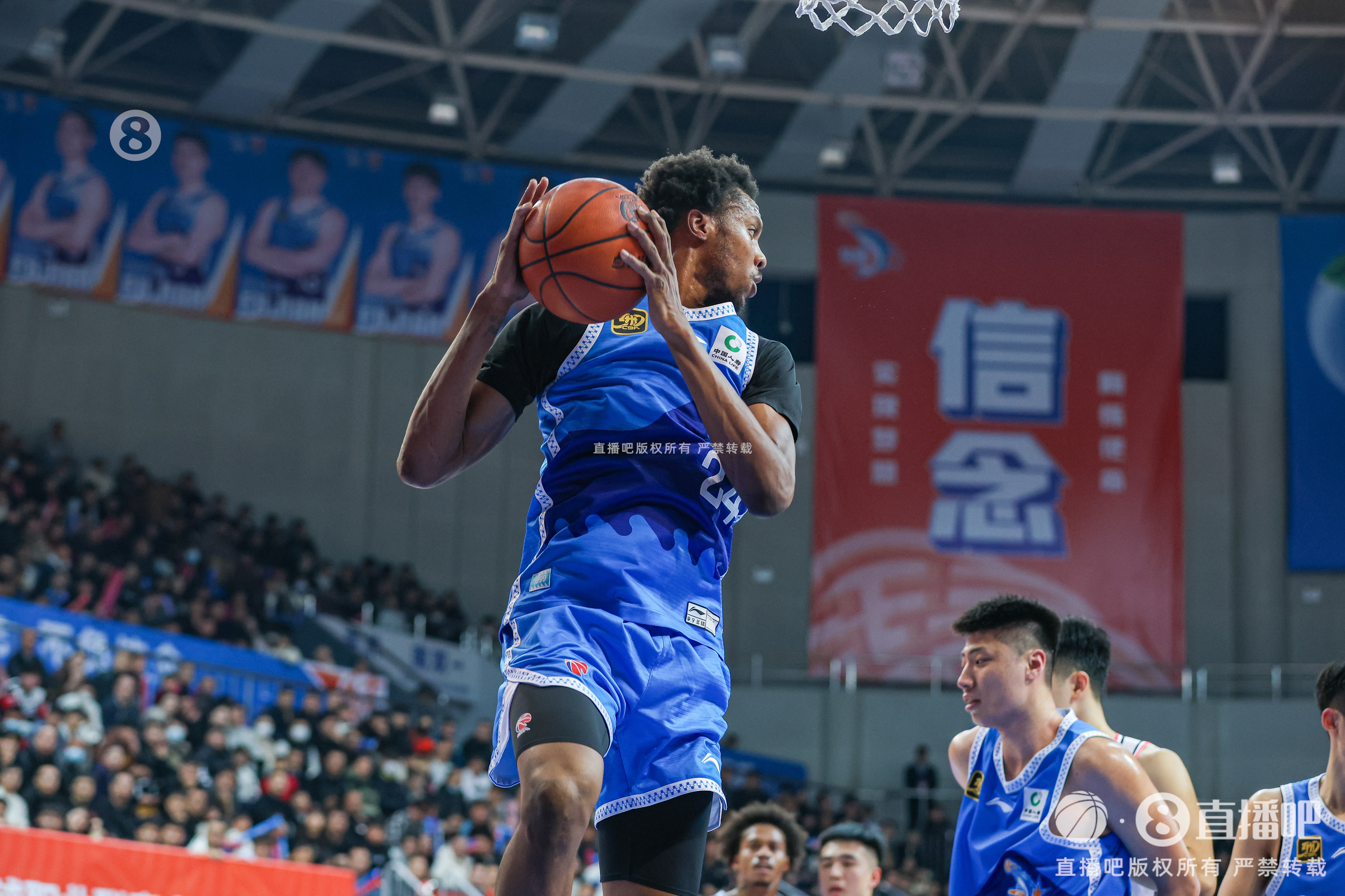  今天效率是真高！路易斯-金20中15&三分7中5怒砍41分8板4斷
